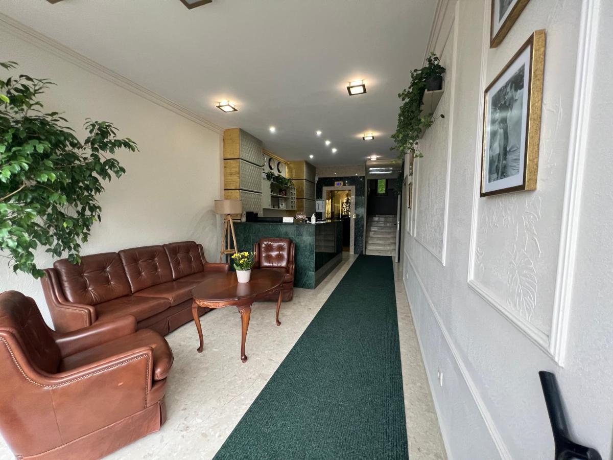 Family Hotel 007 София Экстерьер фото