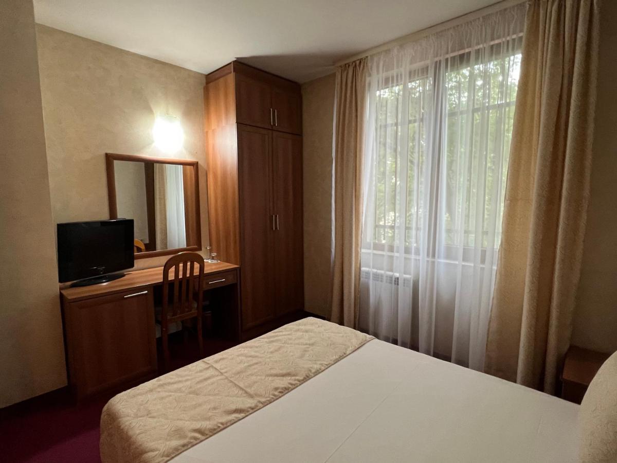 Family Hotel 007 София Экстерьер фото