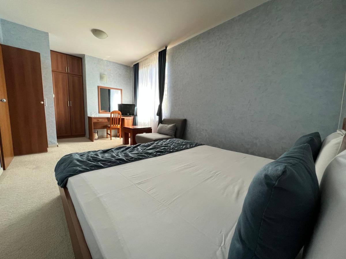 Family Hotel 007 София Экстерьер фото
