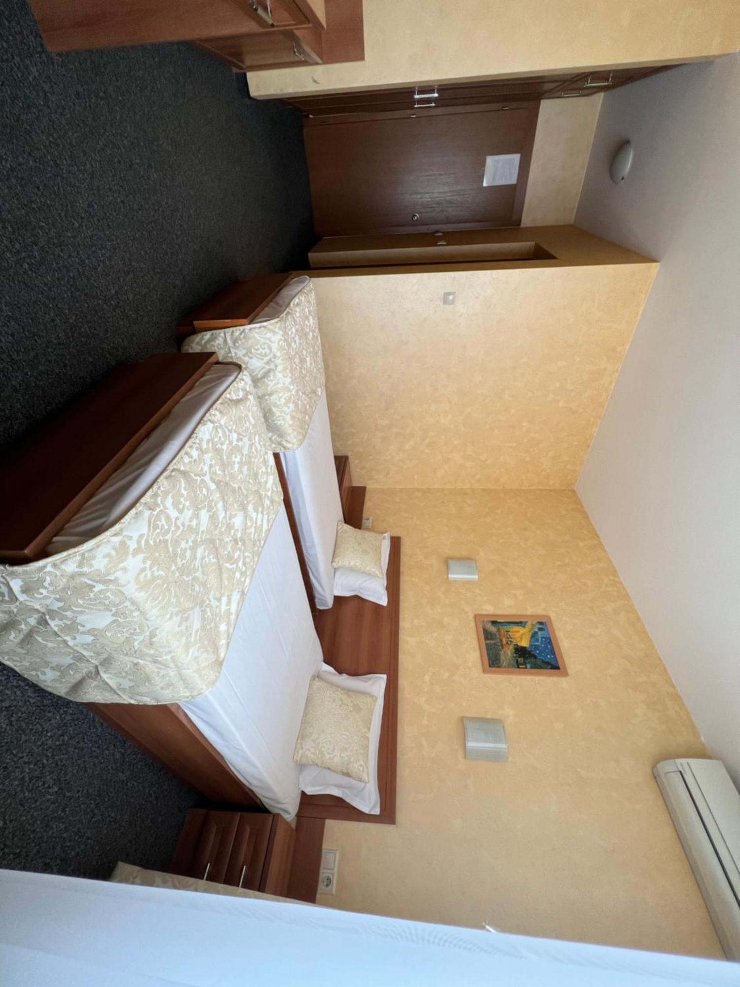 Family Hotel 007 София Экстерьер фото